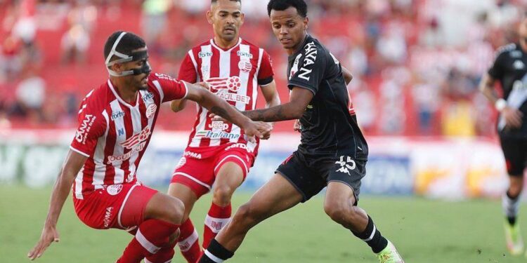 Série B: Vasco sai na frente nos Aflitos, mas cede empate ao Náutico