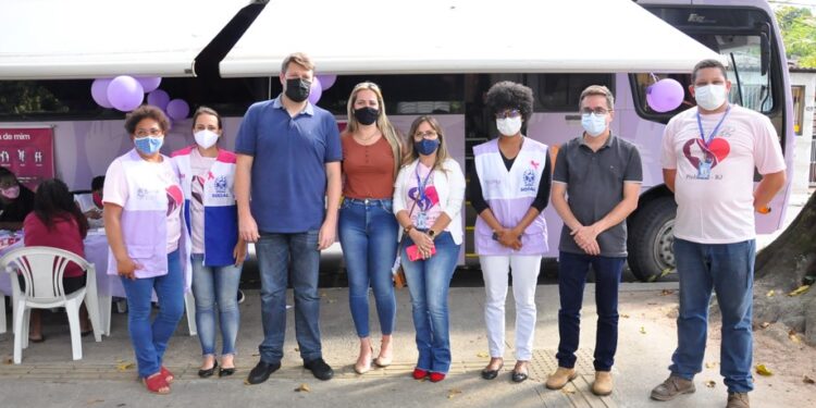 Pinheiral: Ônibus Lilás alerta mulheres sobre como proteger e denunciar violência doméstica