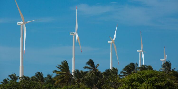 Transição energética é “demasiado lenta”, alerta agência