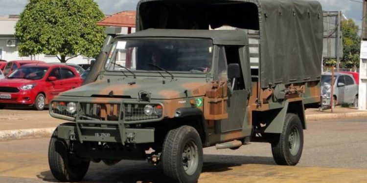 AMAN emite nota sobre interdição de rodovia para remoção de veículo militar