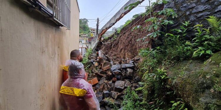 Chuvas em Barra Mansa: Defesa Civil interdita escadão na Vila Coringa