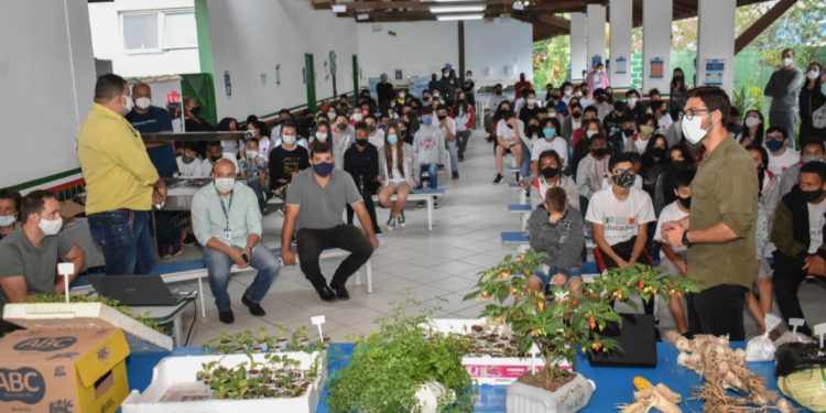 Porto Real lança Projeto Agricultor Mirim de olho na continuidade da agricultura familiar