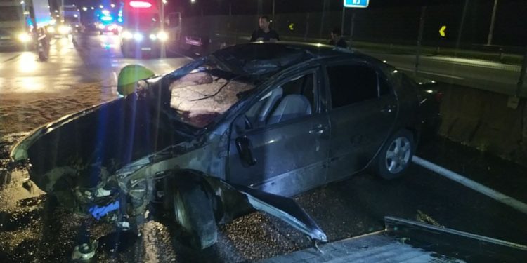 Cinto de segurança pode ter salvo mulher que capotou carro na Dutra neste sábado