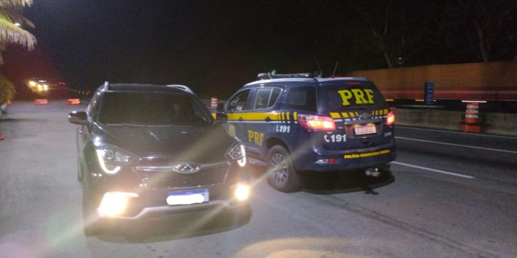 Jovem é preso na Dutra em Barra Mansa com veículo clonado