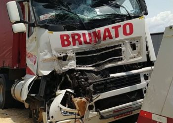 Caminhoneiro fica ferido após colisão traseira na Dutra em Itatiaia