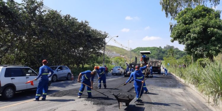 Obras de asfaltamento da Rodovia dos Metalúrgicos seguem em ritmo acelerado