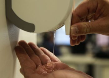 Alerj obriga bancos a disponibilizar álcool gel para os clientes