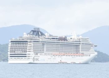 Navio com mais de 3 mil turistas atracou em Angra dos Reis neste domingo