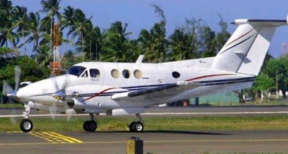 Equipes fazem buscas por avião bimotor que caiu no litoral de Paraty