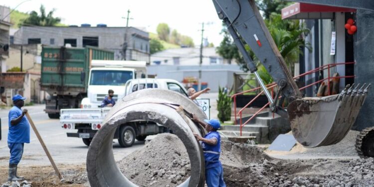 Obra vai ampliar vazão do córrego da Rua 10 na Santa Clara