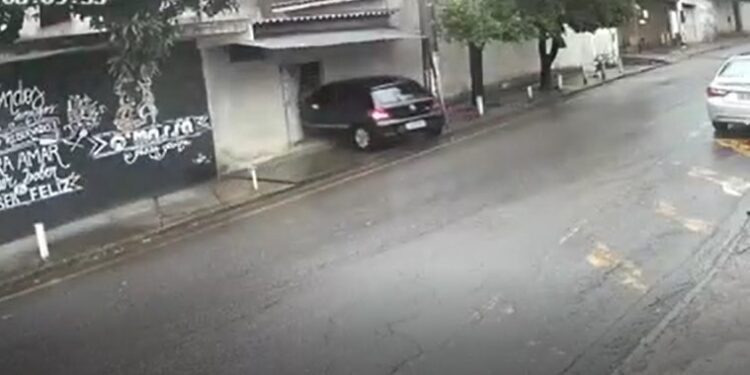 VR: veículo invade loja e motorista foge. Veja nas imagens se você identifica o autor