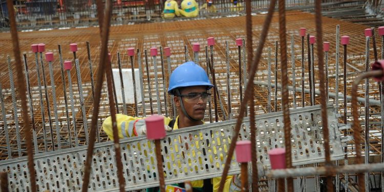 Conselho do FGTS aprova uso de R$ 326 bilhões para obras até 2025