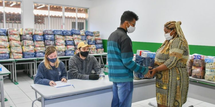 Serfiotis entrega Kit de Segurança Alimentar para alunos da rede municipal