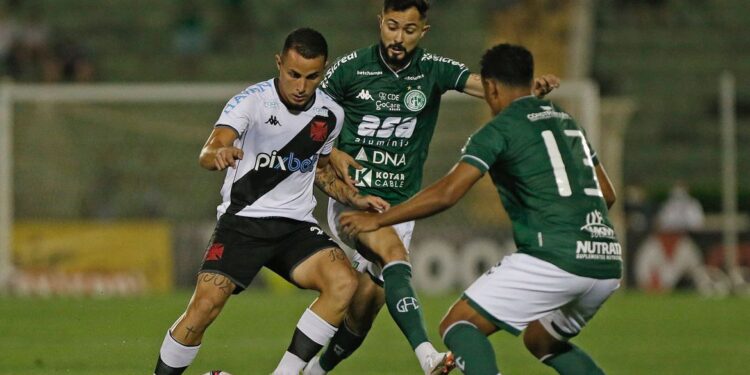 Vasco desperdiça pênalti , perde para o Guarani e fica mais longe da Série A