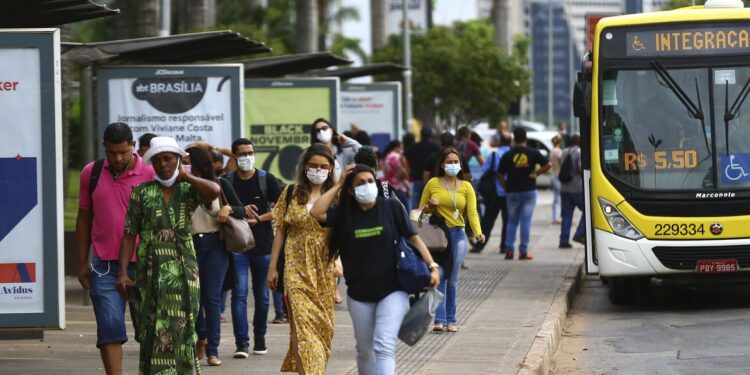 DF flexibiliza uso de máscaras em ambientes abertos a partir de hoje