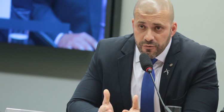 Deputado Daniel Silveira deixa a prisão em Niterói