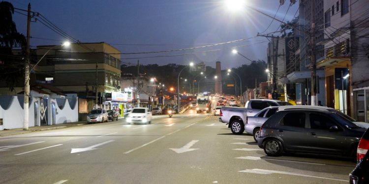 Projeto de instalação de iluminação de LED entra na segunda etapa em Volta Redonda