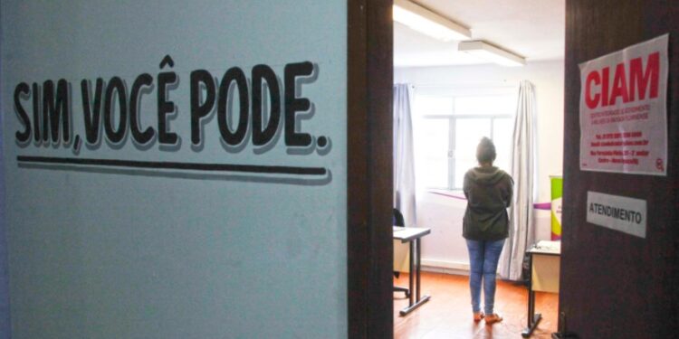“Ele só não me matou porque um vizinho me socorreu”