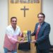 Procurador da Câmara faz entrega oficial de E-BOOK ao presidente Neném