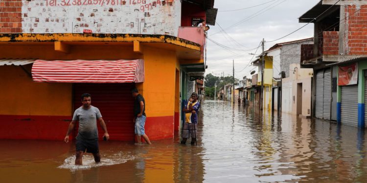 Enchentes já mataram 24 pessoas na Bahia