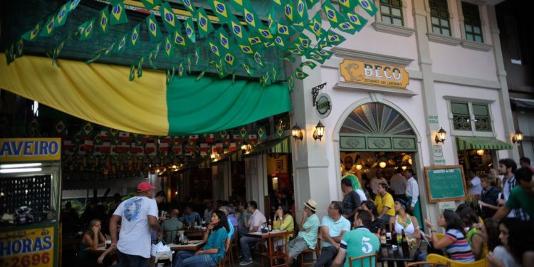 Mais da metade dos maiores de 18 anos consome bebidas alcoólicas