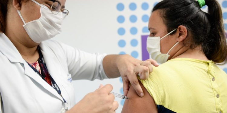Barra Mansa continua com vacinação contra Covid-19 nesta sexta-feira