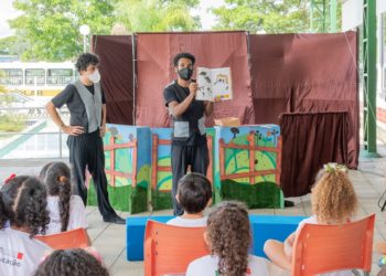 Cia Teatral BuZum! faz apresentações para estudantes de Porto Real