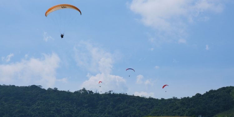 2ª Revoada de Parapente colore o céu de Mangaratiba