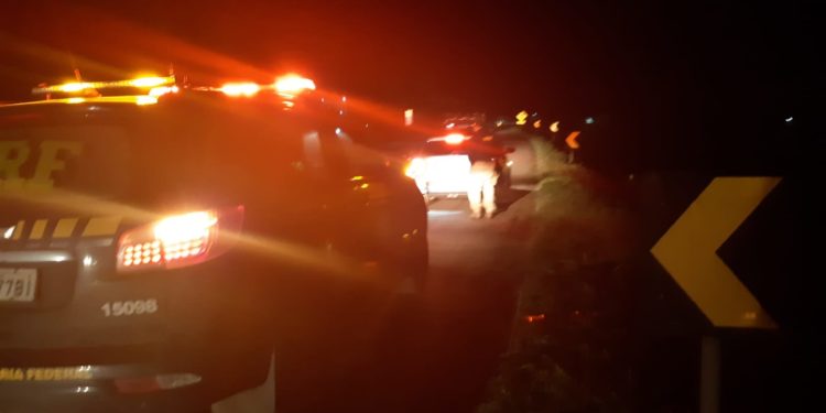 Homem é preso com carro clonado na Dutra em Itatiaia