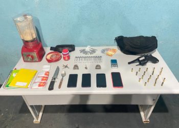 GAT I estoura casa do tráfico e prende quatro homens com arma, munição e drogas no Vila Rica/Três Poços