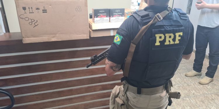 Operação da PRF apreende R$ 50 mil em mercadorias sem NF-e em Piraí