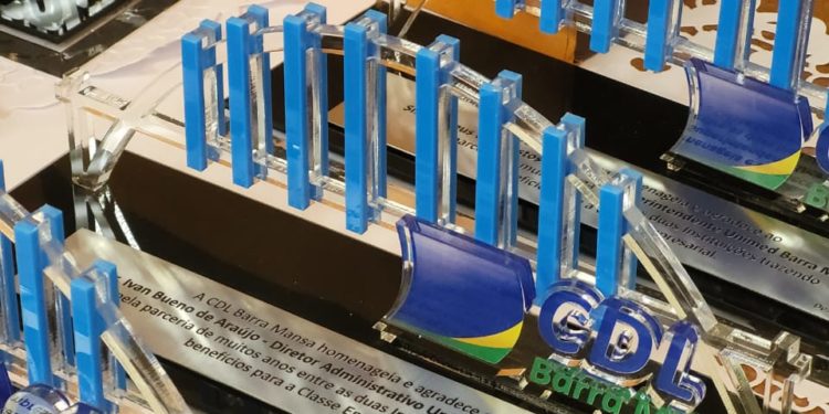 CDL Barra Mansa faz homenagens à diretoria da Unimed-BM