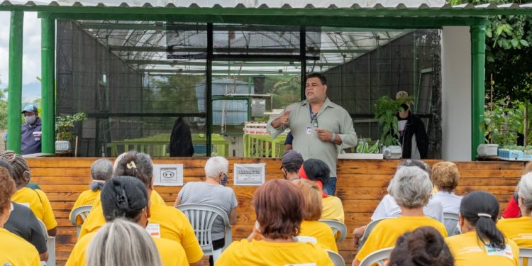 Grupo da Nova Geração faz visita a Secretaria de Agricultura e Estufa Municipal de Porto Real