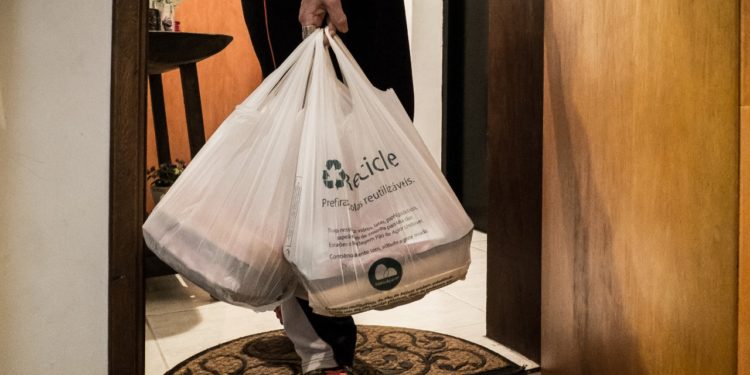 Comércio de Barra Mansa não poderá cobrar por sacolas biodegradáveis