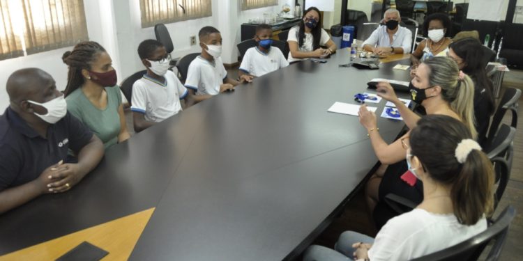 Irmãos do Colégio Municipal Marcello Drable são premiados na Olimpíada Brasileira de Robótica
