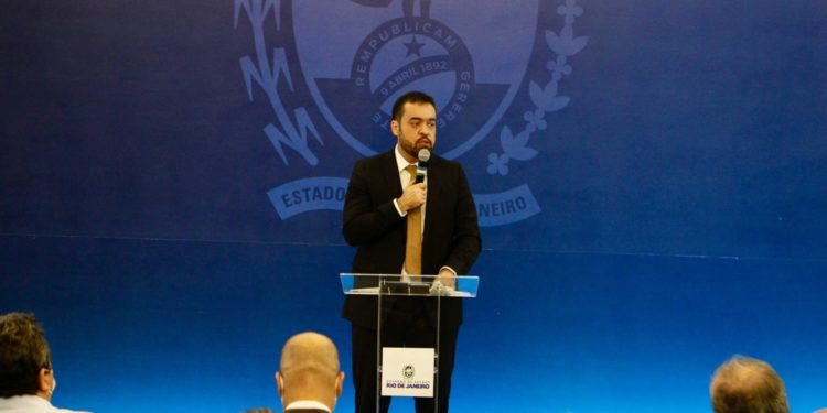 Castro repassa R$ 1 bilhão aos 92 municípios do Estado