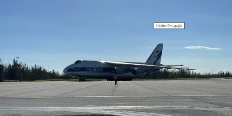 Segundo maior avião de carga do mundo pousa em Cabo Frio com 40 toneladas de material para a indústria