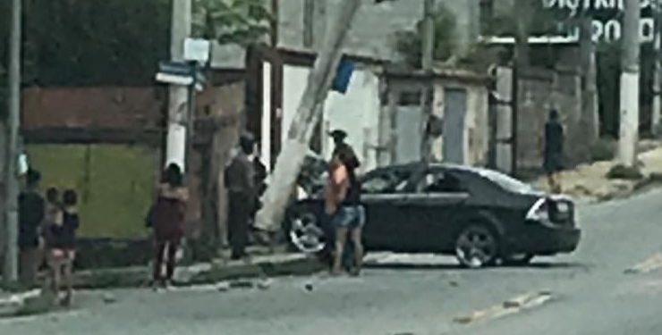 Acidente interrompe o trânsito na Beira Rio em Volta Redonda