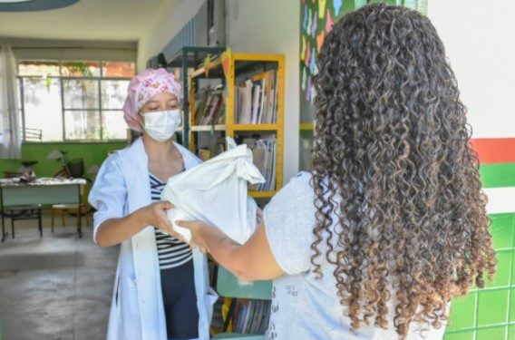 Porto Real inicia entrega do Kit de Segurança Alimentar de dezembro aos estudantes