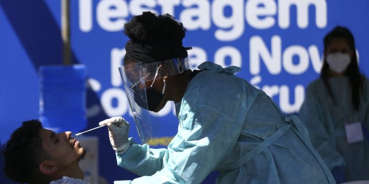 Brasil registra 1,4 mil casos de covid-19 e 49 mortes, em 24 horas