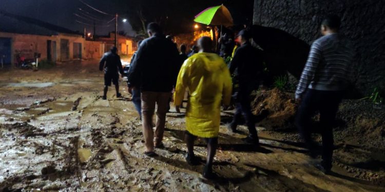Sobem para sete os mortos no sul Bahia por causa das chuvas