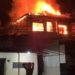 Casa pega fogo em Barra Mansa