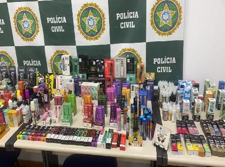 Polícia Civil apreende R$ 100 mil em produtos ilegais na Uruguaiana