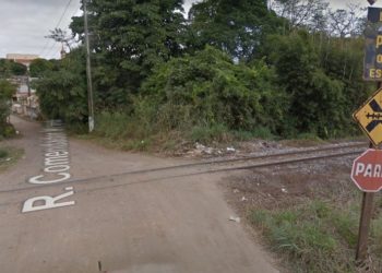Trem não consegue frear e homem deitado na linha férrea fica em estado grave em Quatis