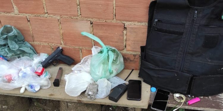 P2 prende dois com pistola 9mm e kit rajada no Belmonte