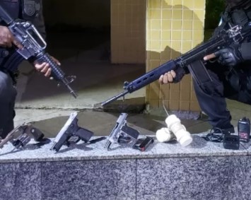 Três Rios: homem é preso com arsenal do tráfico no Vila Isabel