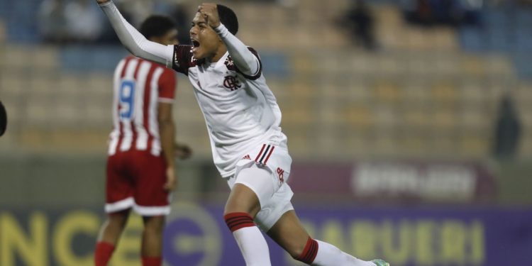 Igor Jesus marca nos acréscimos e classifica o Flamengo na Copinha