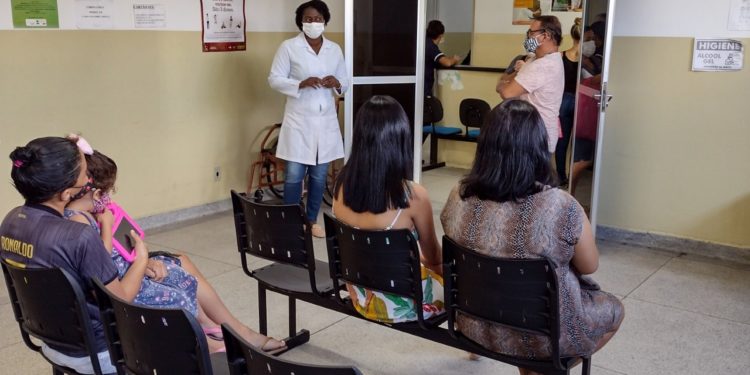 Palestra sobre prevenção de doenças acontece na Central de Vacina