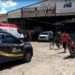 Pneu de caminhão explode e mata dois em oficina
