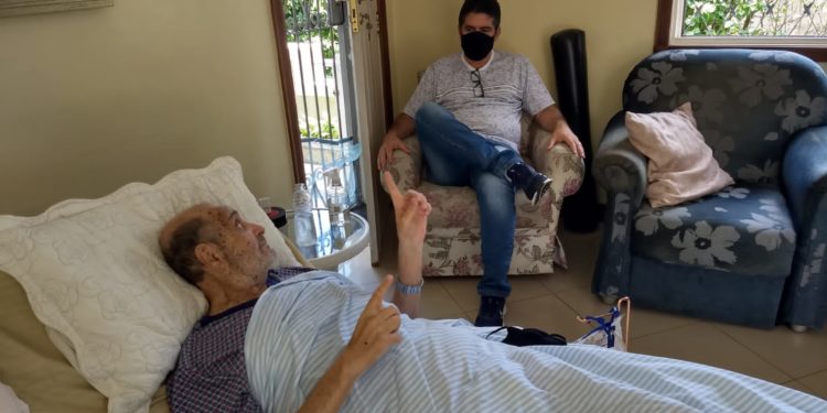 Dinho faz visita a Luiz Carlos Sarkis